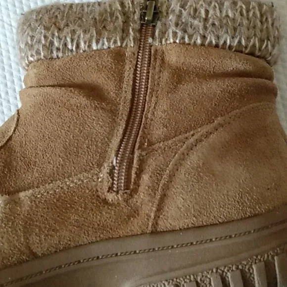 Khombu Ankle Boots 9 - Picture 6 of 6